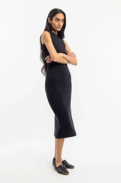 Hot Rotholz Geripptes Kleid Bio Baumwolle - Schwarz